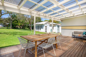 Claras Coastal Cottage Pet Friendly 1 Min Walk to Beach, Currarong